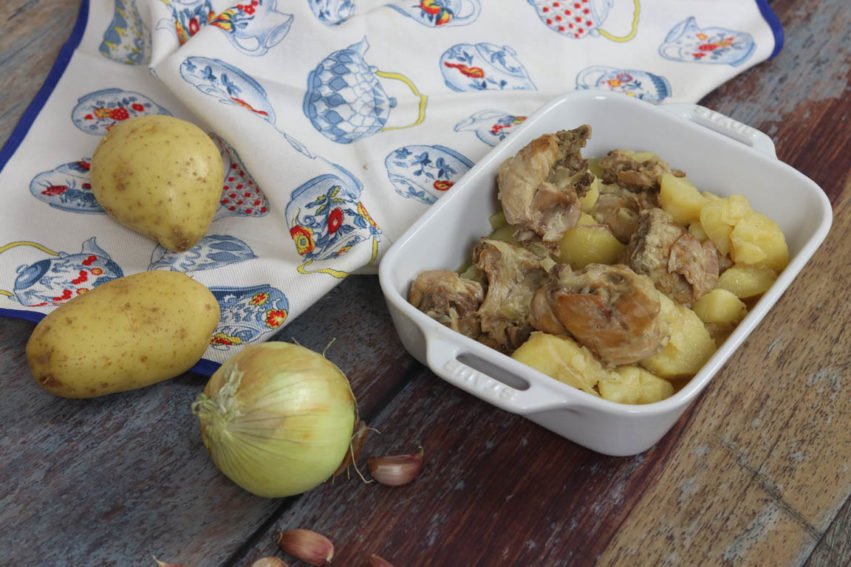 0633A-Conejo-guisado-con-patatas-en-olla-rapida_Simple-Blending