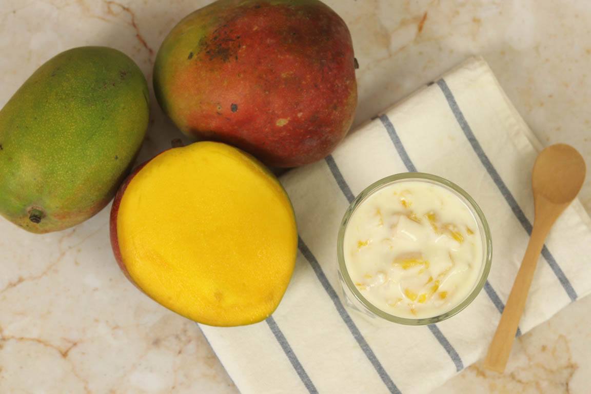 YOGUR NATURAL CON TROZOS DE MANGO - Simple Blending